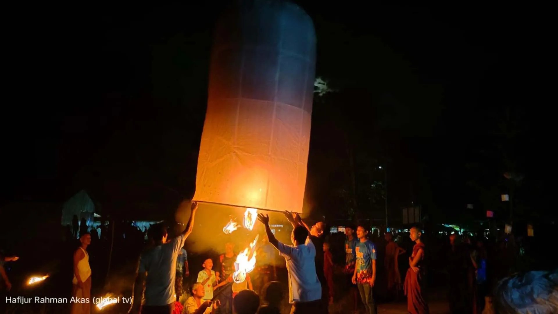কুয়াকাটায় নানা ধর্মীয় আচারের মধ্যে দিয় শুরু হয়েছে প্রবারণা উৎসব